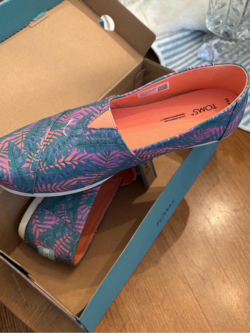 Toms Women's Pink & Teal Leaf-Print Slip-On Flats